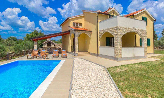Bristane Villa | Villa Cera - Four Bedroom Villa, Sleeps 8