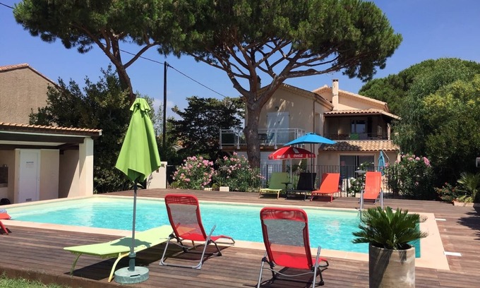 Six-Fours-les-Plages Villa | Villa Chante au vent 230m² in 4 apartments, swimming pool, garden, comfort and quietness