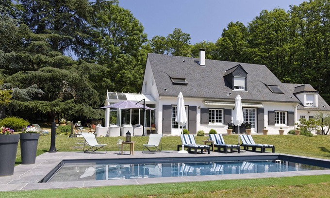 Crespieres House | Villa Chevreuils - The Young Ladies at Versailles