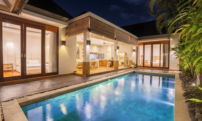 Sunset Road Villa | Villa Chloe Seminyak