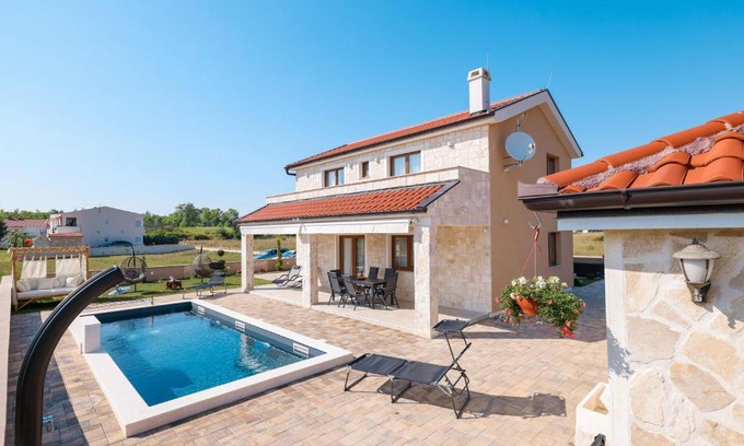 Privlaka Villa | Villa Cicibella with heated pool 150 meters from the beach - by TA Leut Agency