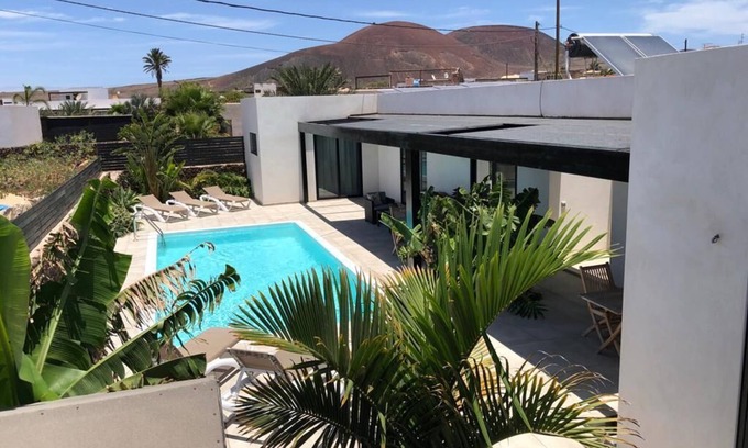 Lajares Villa | Villa "Cielo Azul", modern villa with heated saltwater pool, Wlan 300MBit/s