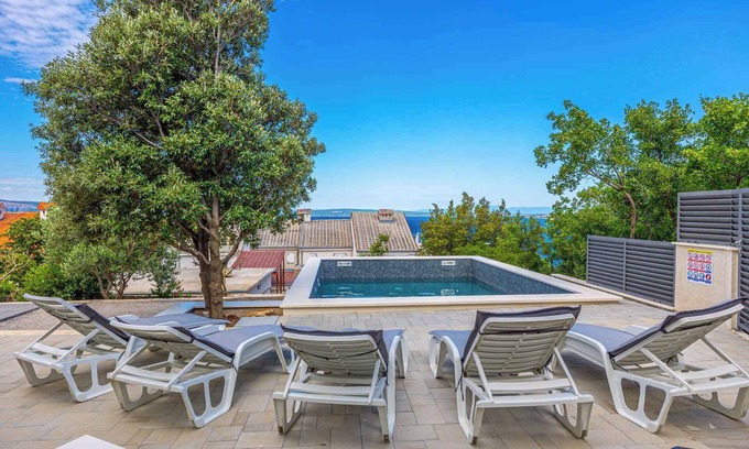 Klenovica Villa | Villa comfortably furnished with pool