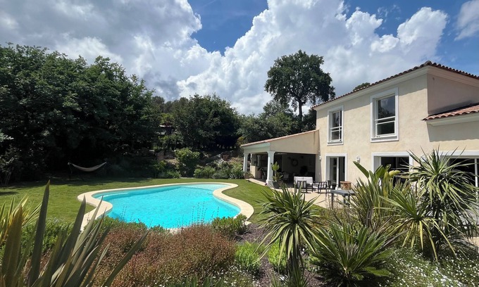 Roquefort-les-Pins Villa | Villa Contemporaine Lumineuse au Calme Avec Piscine