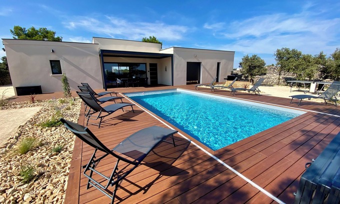 Les 3 Ponts Villa | Villa Contemporaine Piscine Privative Hauteurs de Nîmes Quartier Calme