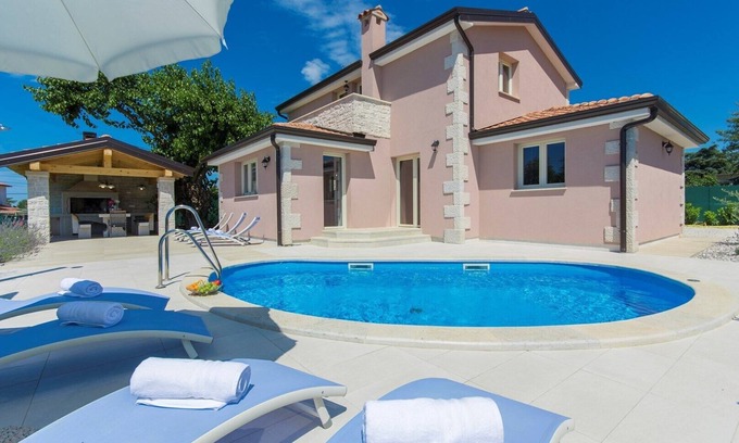 Kosinozici Villa | Villa Contessa with Beautiful Garden