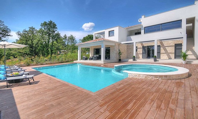 Baderna Villa | Villa Dahlia Belle with Pool