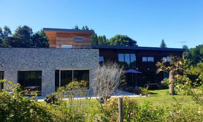 Saint-Medard-sur-Ille Villa | Villa de 9 chambres avec piscine interieure jacuzzi et jardin clos a Saint Medard sur Ille