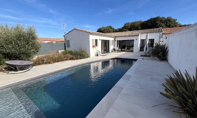 Rivedoux-Plage Villa | Villa des Chênes Verts : villa with heated pool for up to 8 people.