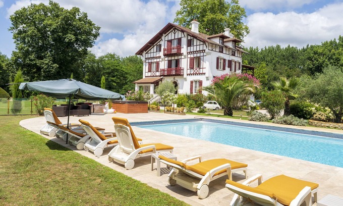 Soustons Villa | Villa 'Domaine De Bellegarde' with Private Terrace, Private Garden and Wi-Fi