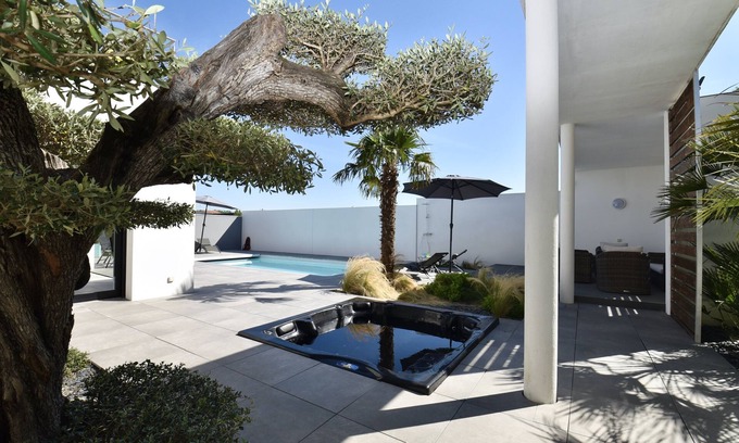 Saint-Palais-sur-Mer House | Villa EDEN ROC with swimming pool and jacuzzi