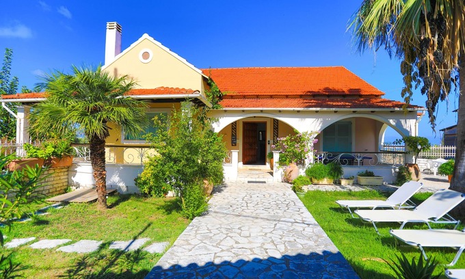 Petaleia Villa | Villa Eftihia: Traditional, easy access, amazing sunsets