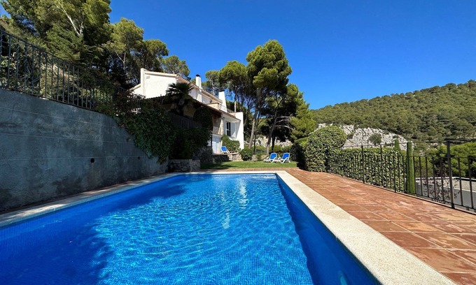 L'Estartit Villa | Villa 'El Perdals' with Sea View, Private Pool and Wi-Fi