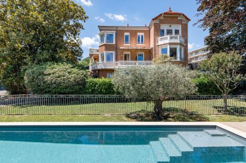 Aubenas Hotel | Villa Elisa M