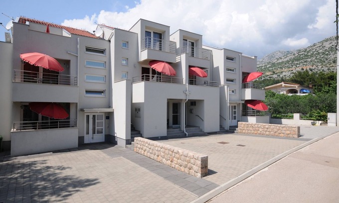 Starigrad Apartment | Villa Ema, where the sea touches the mountains. No agency or travel agency !