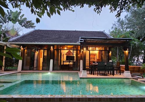 Koh Samui Villa | Villa Emerald Sand - Beach Front 4 Bed Pool Villa