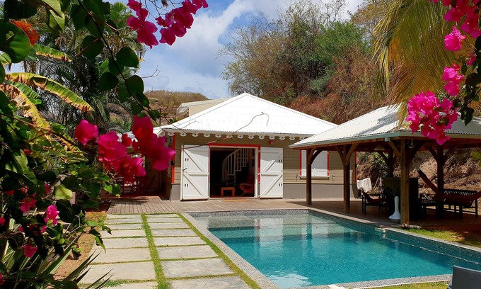 Le Diamant Villa | Villa Emeraude - Superb Creole villa with amazing Pool & direct access to beach