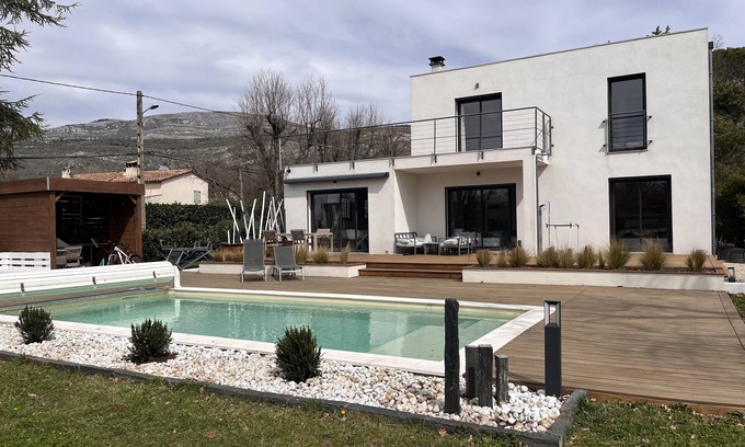 Saint-Vallier-de-Thiey Villa | Villa Entre mer et Montagne