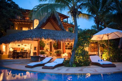 Zihuatanejo Villa | Villa Encantada at StayPV