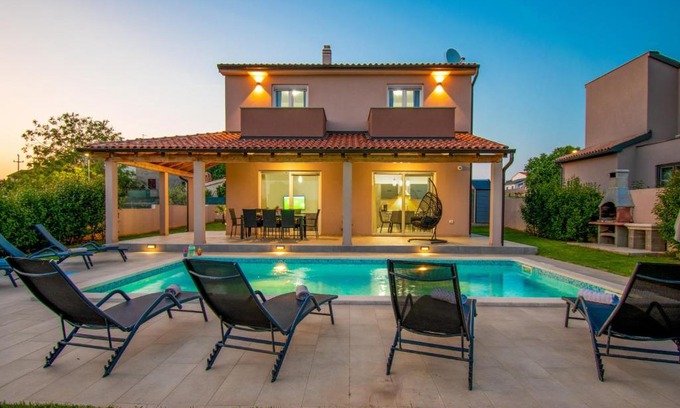 Sikici Villa | Villa Enjoy mit privatem Pool, by Istrabook