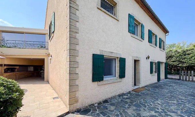 La Roque-d'Antheron Villa | Villa 'Entre Mer Et Montagne' with Mountain View, Private Terrace and Wi-Fi