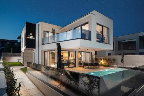 Medulin Villa | Villa Estrella in Medulin for 10 people with sauna & whirpool just 6 m from the sea