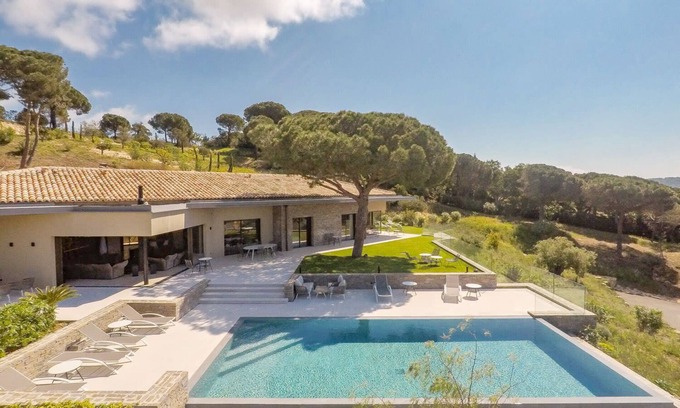 Ramatuelle Villa | Villa Fauve Summary: