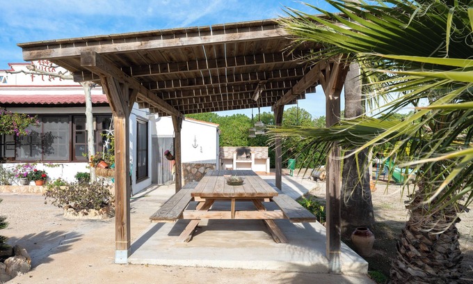 Deltebre Villa | Villa 'Fina' with Private Pool, Wi-Fi and Air Conditioning