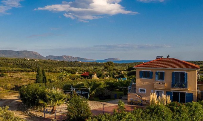 Foiniki Villa | Villa Finiki Messinia upstairs