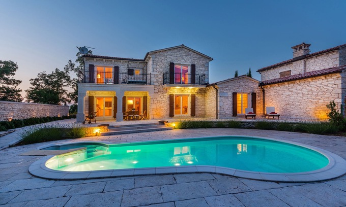 Baderna Villa | Villa Flora with a tennis court