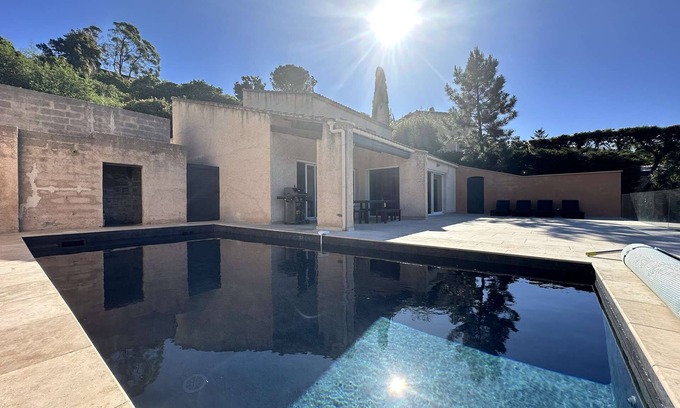 La Londe-les-Maures House | Villa for 12 people with heated pool, overlooking hills and sea