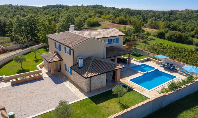 Muzini Villa | Villa for 10 people with pool and hydromassage