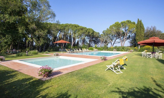 Palaia Villa | Villa for 22 People with private pool in the heart of Tuscany