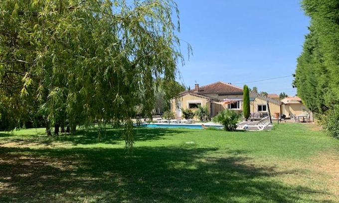L'Isle-sur-la-Sorgue Villa | Villa for 8 persons with a brand new pool, large garden area, close to the Isle