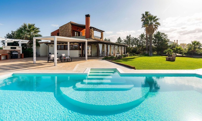Paceco Villa | Villa for 9 People with Pool and Panoramic View