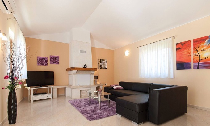 Mofardini Cabin | Villa for up to 6 persons with pool, surrounded by nature