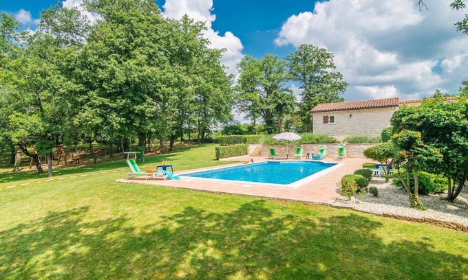 Kringa Cottage | Villa for up to 8 persons, with private garden and pool