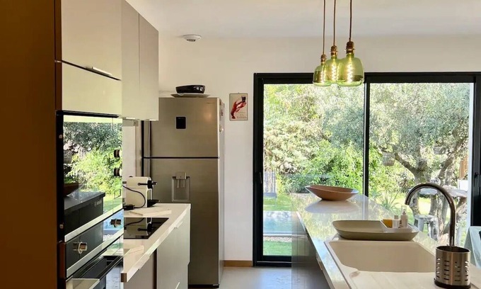 Saint-Quentin-la-Poterie House | Villa in a green setting near Uzès