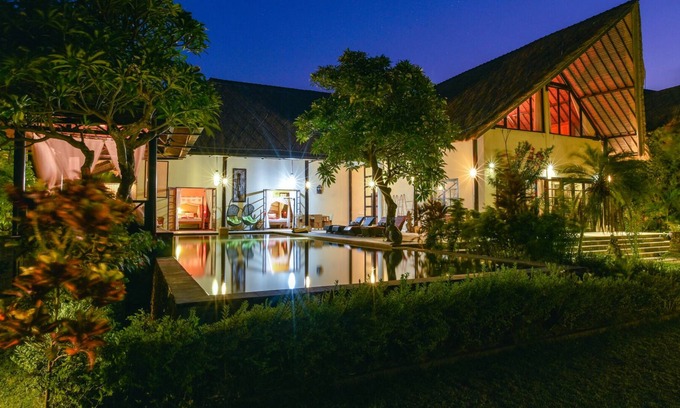 Temukus Villa | Villa Geluk - Luxury Private Beachfront Villa