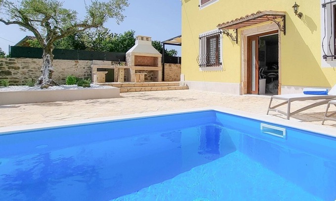 Nova Vas Ski Chalet | Villa Ginevra - Three Bedroom Chalet, Sleeps 6