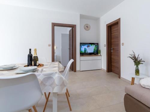 Mugeba Apartment | Villa Gioia apartment with terrace