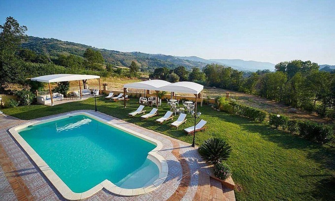 Giungano House | Villa Giuncalia A: A welcoming apartment surrounded by the greenery, with Free WI-FI.