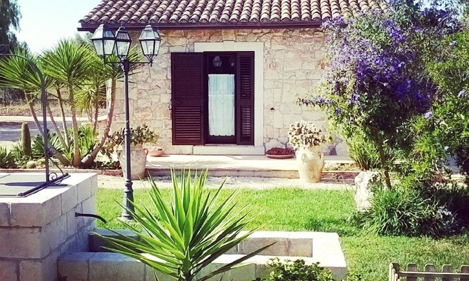 Syracuse Villa | VILLA GIUSY. SICILIAN VILLA LARGE PRIVATE POOL
