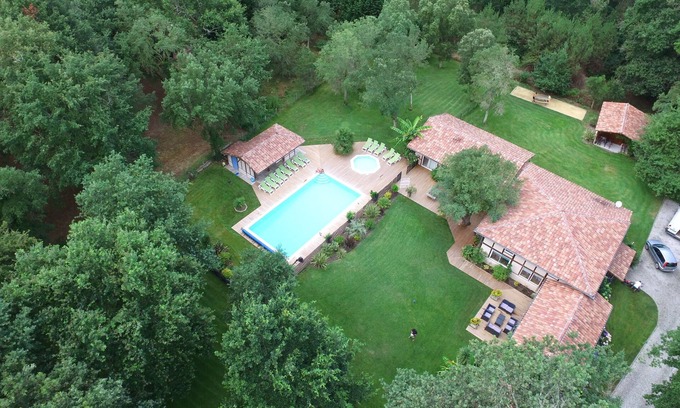 Azur Villa | VILLA GLORIEUX AZUR 24 people 10bed with heated pool near the ocean