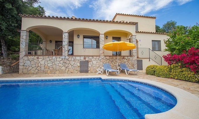Calonge Villa | Villa Grazioza in Costa Brava, private pool, sea and mountain views.