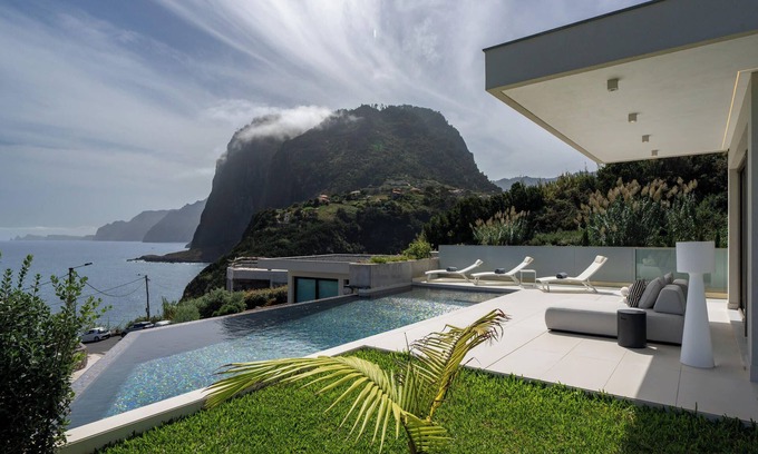 Faial Villa | Villa Guindaste I – Modern Villa with Sea View
