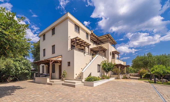 Linardici Apartment | Villa Haya - apartment MIRTA with heated pool