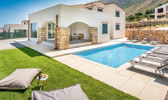 Castellammare del Golfo Villa | Villa Hemèra – Elegance and Relaxation in Castellammare del Golfo