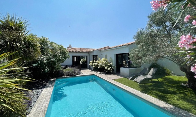 Rivedoux-Plage Villa | Villa Hollyhocks -Charming Villa