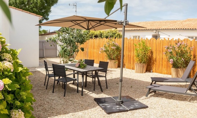 Saint-Martin-de-Re Villa | Villa Hortense 200 m from the beach, very close to shops and town center